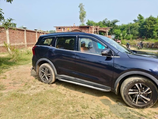 Second-hand 2023 Mahindra XUV700 AX5 5Str Diesel for sale in Gonda-1