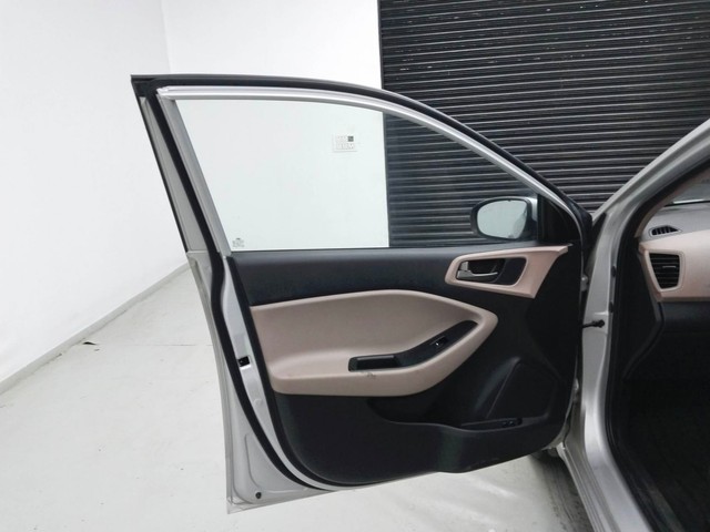 Second-hand 2017 Hyundai i20 Sportz 1.2 for sale in Visakhapatnam-34