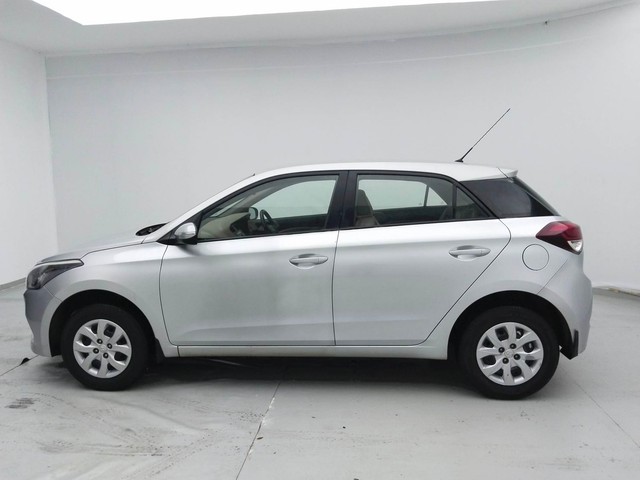 Second-hand 2017 Hyundai i20 Sportz 1.2 for sale in Visakhapatnam-6