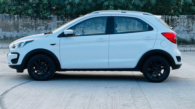 Second-hand 2018 Ford Freestyle Titanium Diesel BSIV for sale in Lucknow-3