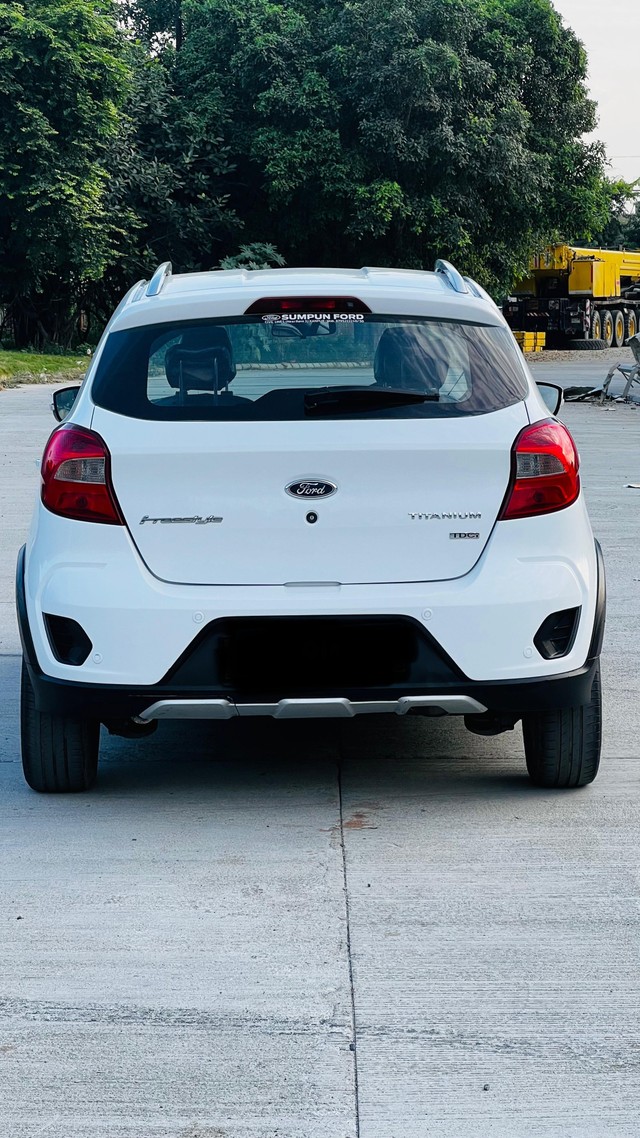 Second-hand 2018 Ford Freestyle Titanium Diesel BSIV for sale in Lucknow-2