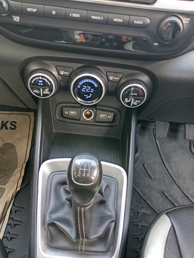 Second-hand 2022 Hyundai Venue S Plus for sale in Ghaziabad-14