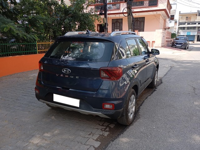 Second-hand 2022 Hyundai Venue S Plus for sale in Ghaziabad-8