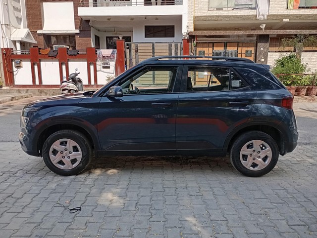Second-hand 2022 Hyundai Venue S Plus for sale in Ghaziabad-3