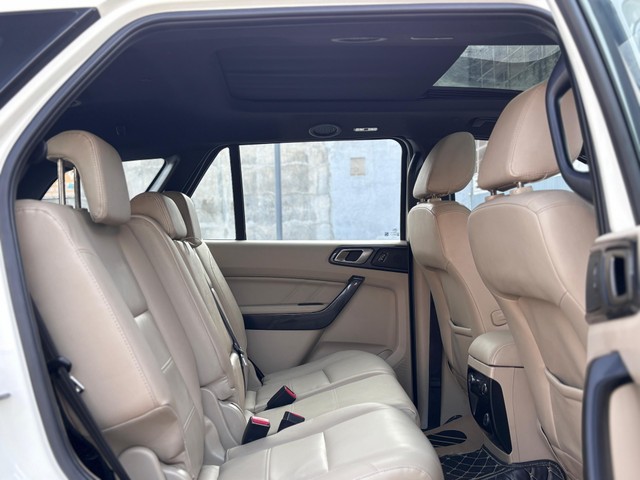 Second-hand 2021 Ford Endeavour Titanium Plus 4X2 AT for sale in New Delhi-26