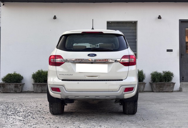 Second-hand 2021 Ford Endeavour Titanium Plus 4X2 AT for sale in New Delhi-5