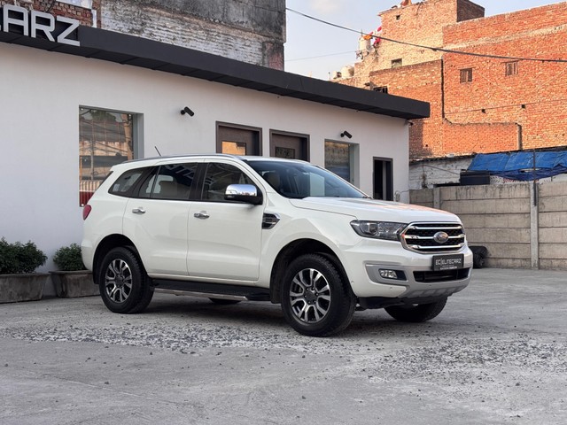Second-hand 2021 Ford Endeavour Titanium Plus 4X2 AT for sale in New Delhi-2