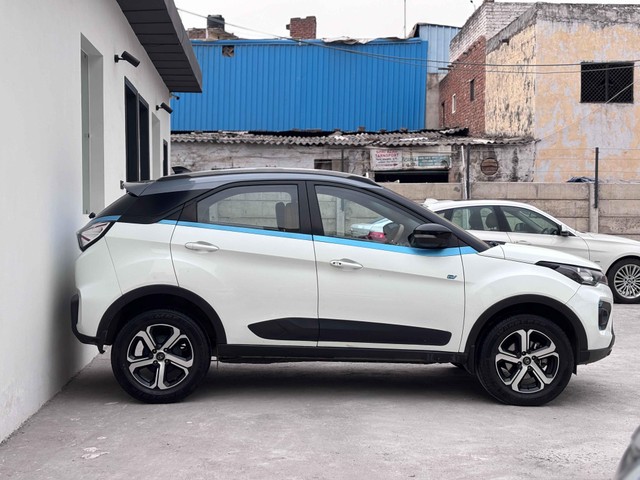 Second-hand 2022 Tata Nexon EV XZ Plus for sale in New Delhi-5