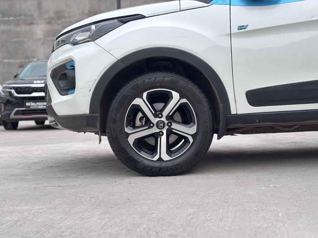 Second-hand 2022 Tata Nexon EV XZ Plus for sale in New Delhi-6