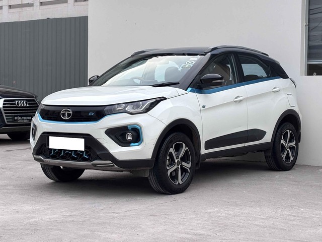 Second-hand 2022 Tata Nexon EV XZ Plus for sale in New Delhi-3