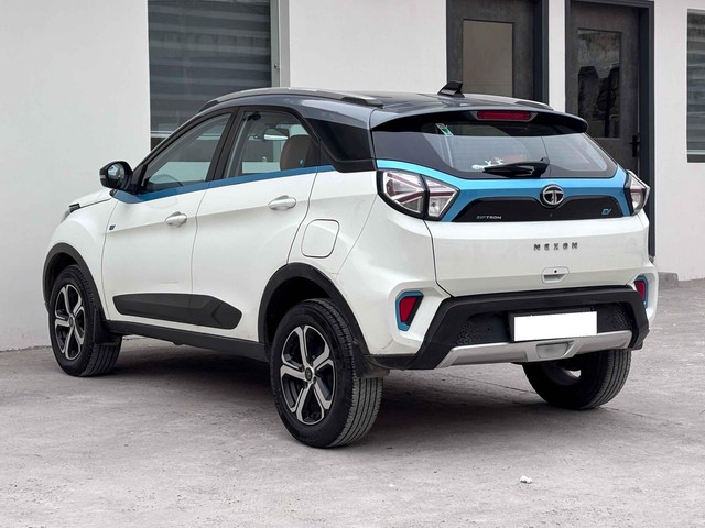 Second-hand 2022 Tata Nexon EV XZ Plus for sale in New Delhi-8