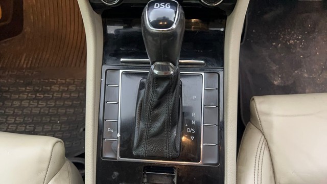 Second-hand 2018 Skoda Superb Style 1.8 TSI AT for sale in Bangalore-12