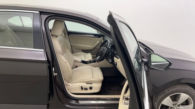 Second-hand 2018 Skoda Superb Style 1.8 TSI AT for sale in Bangalore-15