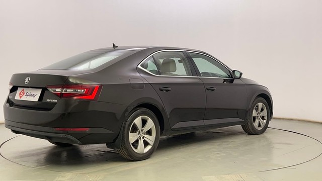 Second-hand 2018 Skoda Superb Style 1.8 TSI AT for sale in Bangalore-3