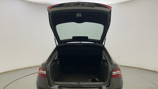 Second-hand 2018 Skoda Superb Style 1.8 TSI AT for sale in Bangalore-9