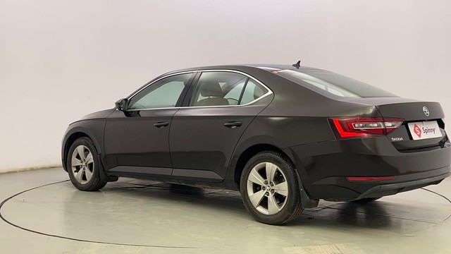 Second-hand 2018 Skoda Superb Style 1.8 TSI AT for sale in Bangalore-5