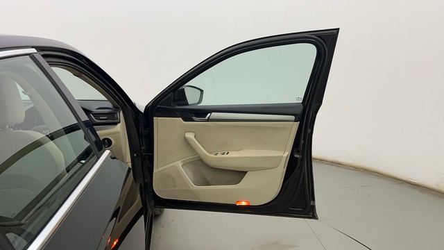 Second-hand 2018 Skoda Superb Style 1.8 TSI AT for sale in Bangalore-16