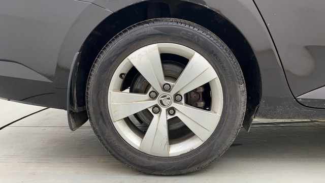 Second-hand 2018 Skoda Superb Style 1.8 TSI AT for sale in Bangalore-18