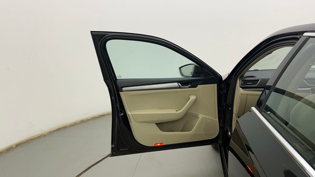 Second-hand 2018 Skoda Superb Style 1.8 TSI AT for sale in Bangalore-25