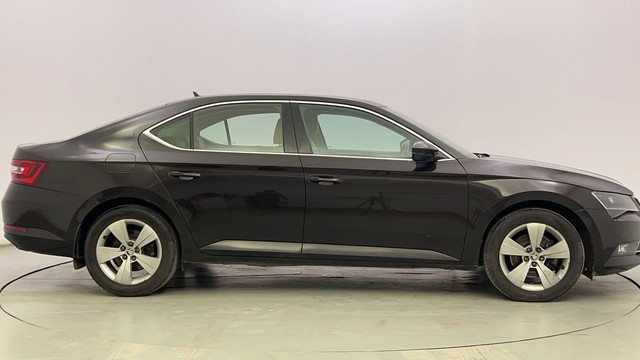Second-hand 2018 Skoda Superb Style 1.8 TSI AT for sale in Bangalore-2