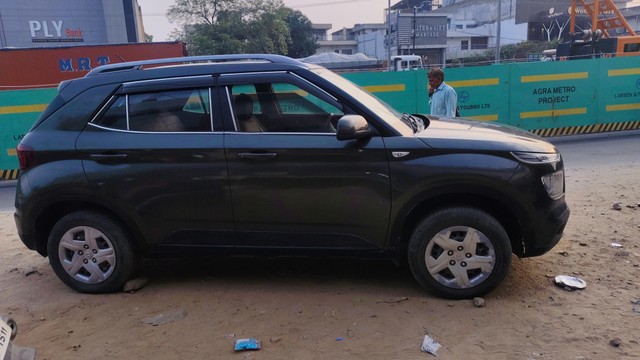Second-hand 2021 Hyundai Venue S for sale in Gwalior-1