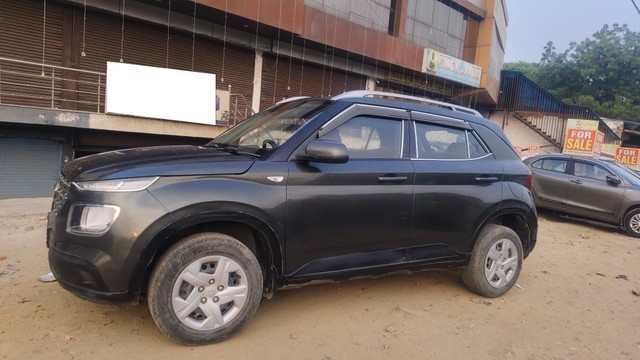 Second-hand 2021 Hyundai Venue S for sale in Gwalior-3