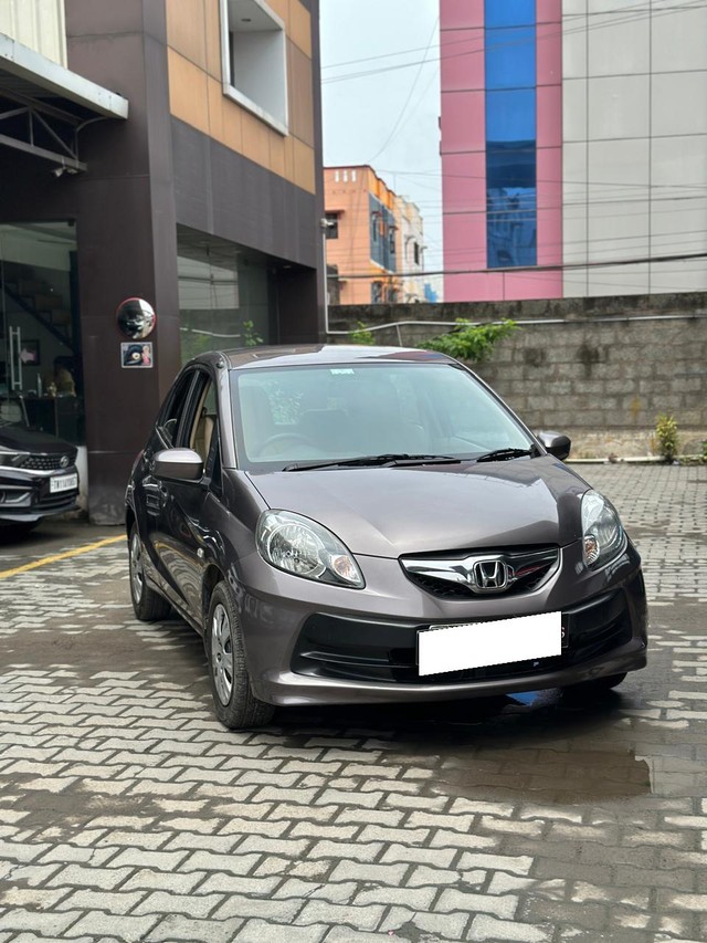 Second-hand 2013 Honda Brio S MT for sale in Chennai-0