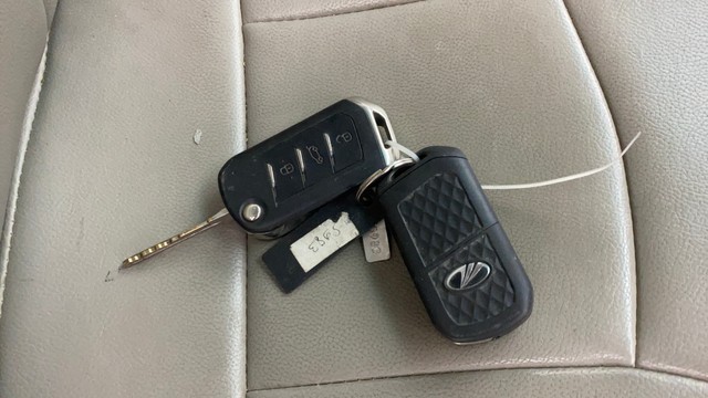 Second-hand 2019 Mahindra Marazzo M6 8Str for sale in Ahmedabad-4