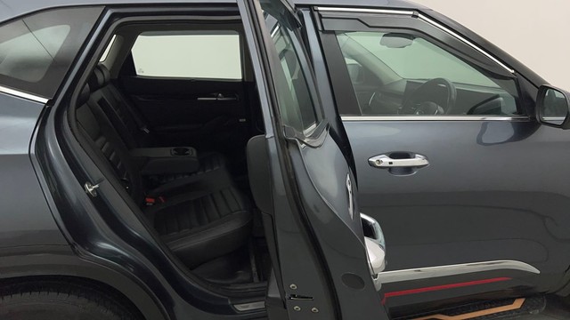 Second-hand 2020 Kia Seltos GTX Plus DCT for sale in Mumbai-28