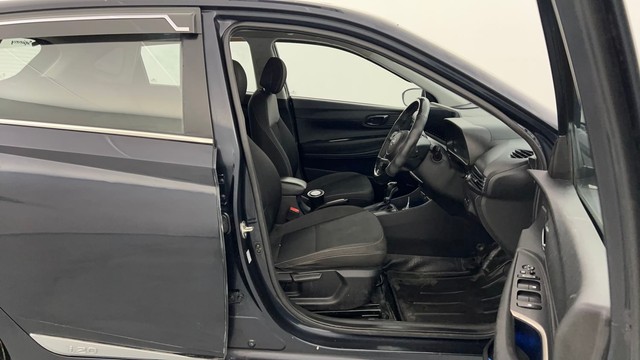 Second-hand 2023 Hyundai i20 Asta Opt IVT for sale in Kanpur-15