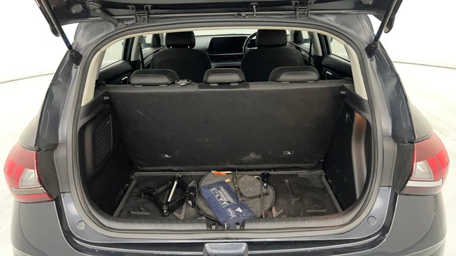 Second-hand 2023 Hyundai i20 Asta Opt IVT for sale in Kanpur-9