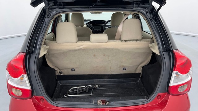 Second-hand 2017 Toyota Etios Liva VX for sale in Lucknow-9