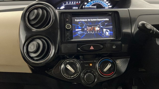 Second-hand 2017 Toyota Etios Liva VX for sale in Lucknow-30