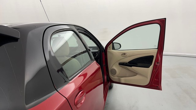 Second-hand 2017 Toyota Etios Liva VX for sale in Lucknow-16