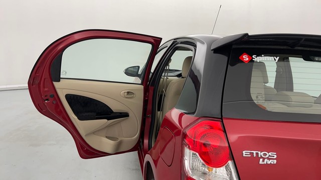 Second-hand 2017 Toyota Etios Liva VX for sale in Lucknow-32