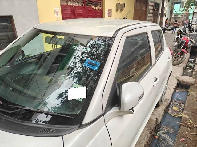 Second-hand 2014 Maruti Suzuki Swift LXI BSIV for sale in New Delhi-11