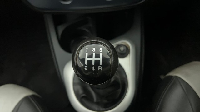 Second-hand 2013 Ford Figo Ambiente BSIV for sale in Pune-12