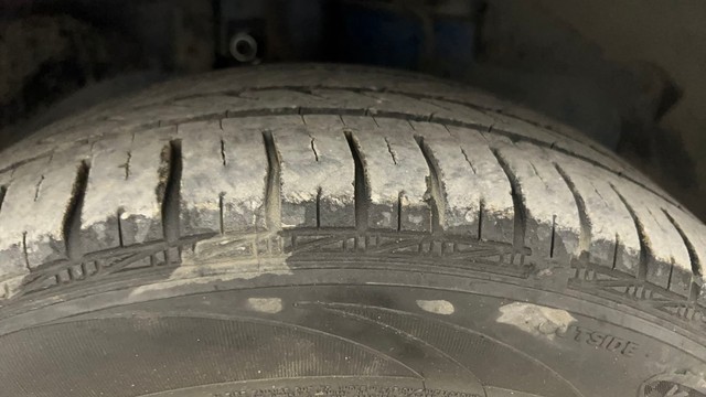 Second-hand 2013 Ford Figo Ambiente BSIV for sale in Pune-37