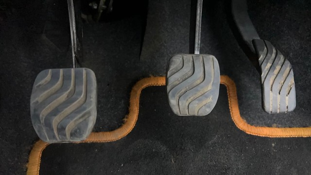 Second-hand 2021 Renault KWID 1.0 RXT Opt for sale in Ahmedabad-14