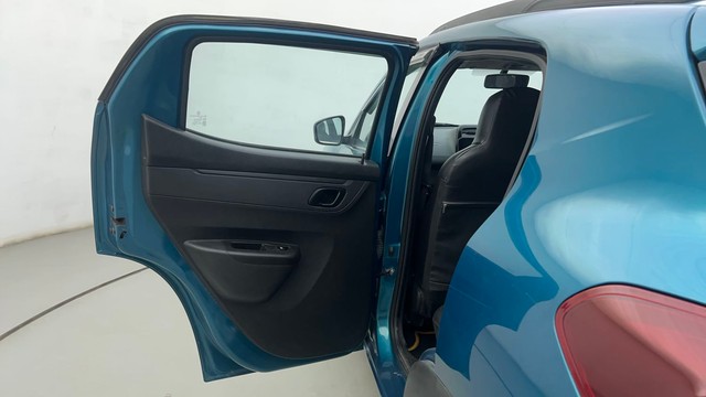 Second-hand 2021 Renault KWID 1.0 RXT Opt for sale in Ahmedabad-38