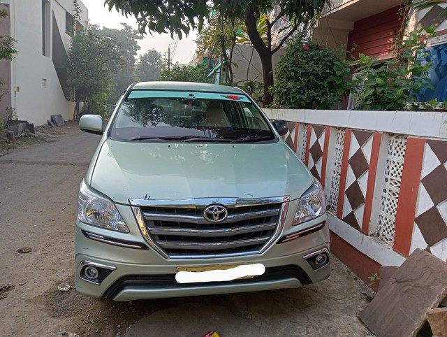 Second-hand 2007 Toyota Innova 2.5 G4 Diesel 7-seater for sale in Bhopal