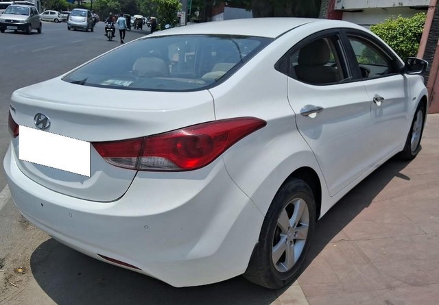 Second-hand 2013 Hyundai Elantra CRDi SX for sale in Lucknow-12