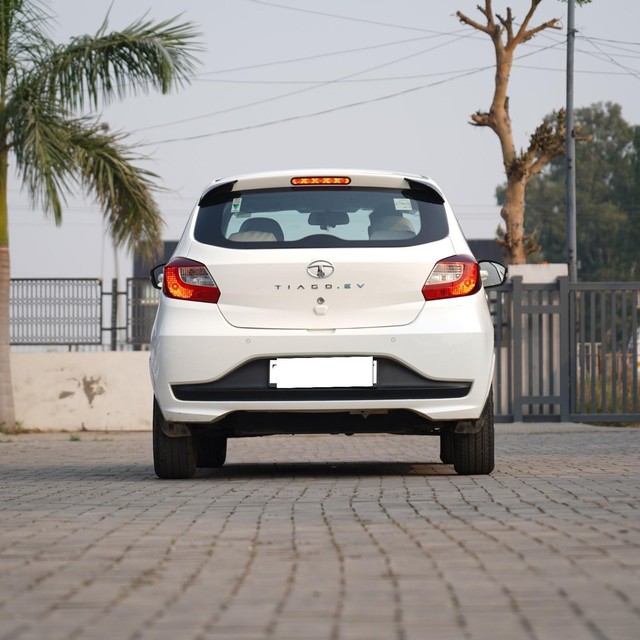 Second-hand 2023 Tata Tiago XT for sale in Gurgaon-3