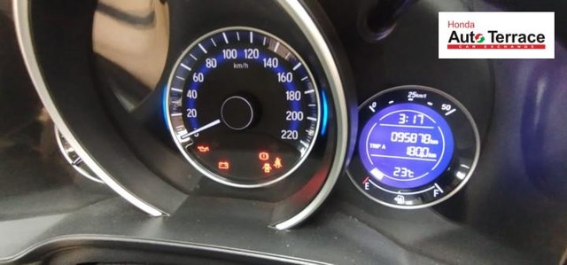 Second-hand 2017 Honda Jazz V CVT for sale in Pune-4