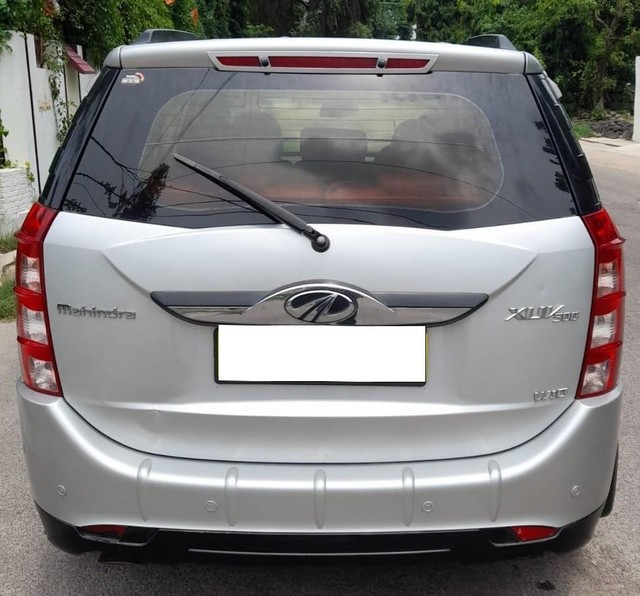 Second-hand 2017 Mahindra XUV500 R W10 FWD for sale in Lucknow-2