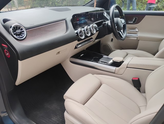 Second-hand 2024 Mercedes-Benz GLA 220d for sale in Agra-11