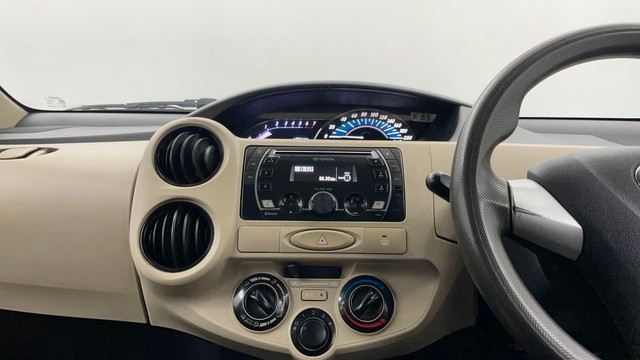 Second-hand 2018 Toyota Etios Liva V for sale in Jaipur-29