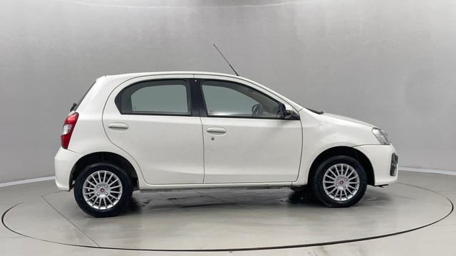 Second-hand 2018 Toyota Etios Liva V for sale in Jaipur-2