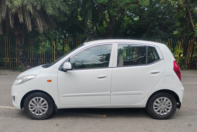 Second-hand 2015 Hyundai i10 Sportz 1.1L for sale in Agra-4