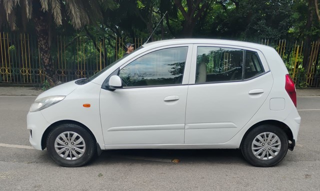 Second-hand 2015 Hyundai i10 Sportz 1.1L for sale in Agra-13